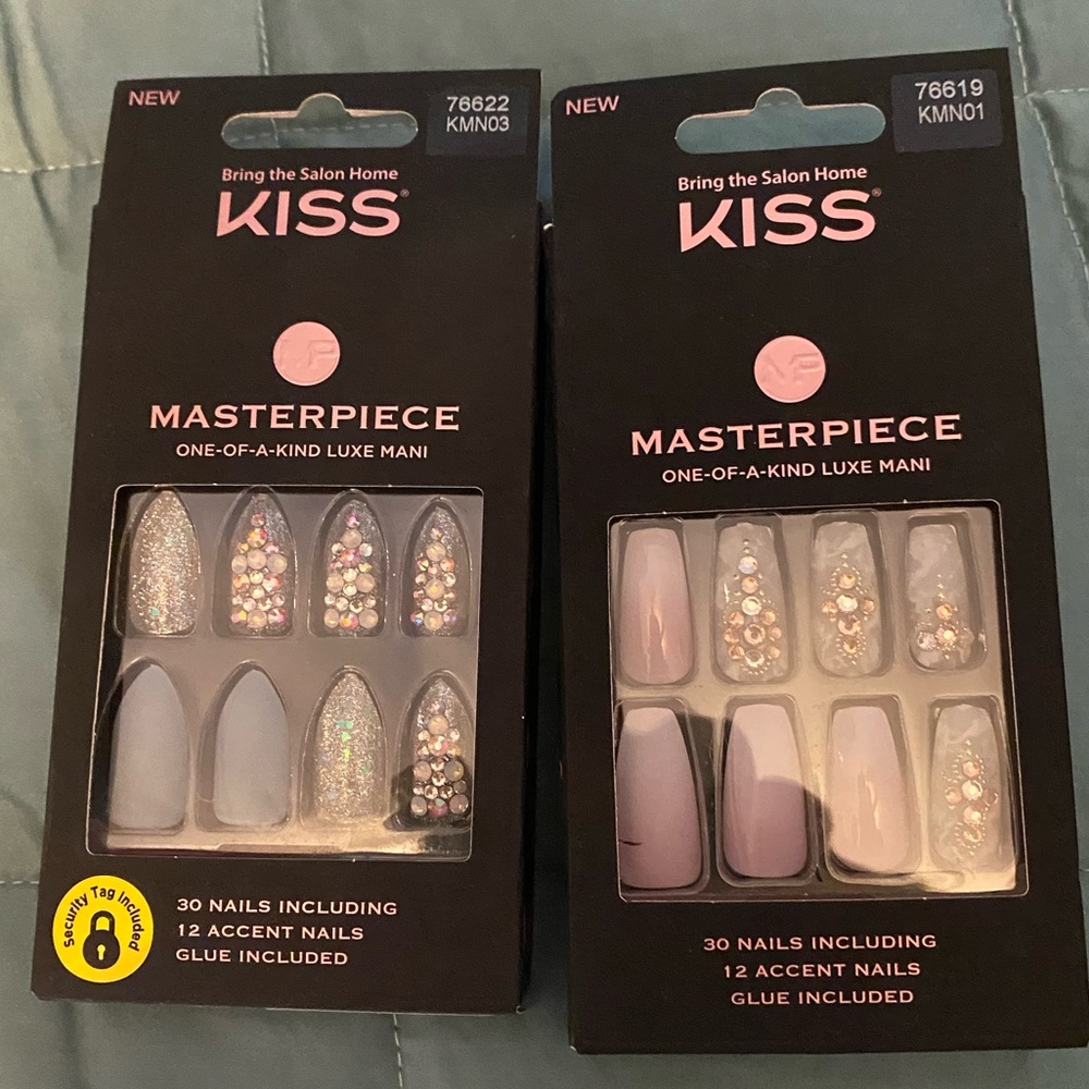 BNIB KISS masterpiece press on or glue Long nails